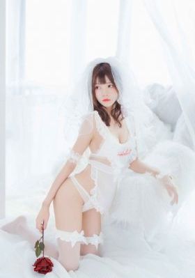 在打烊后仅剩两人的沙龙