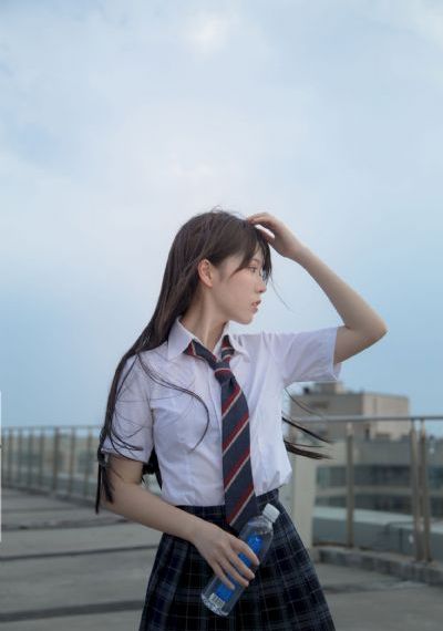 女知青双乳嫩白高耸糙汉