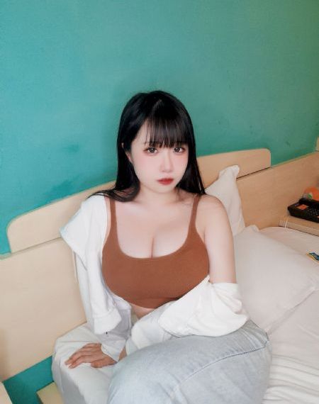 女员工的付出中字
