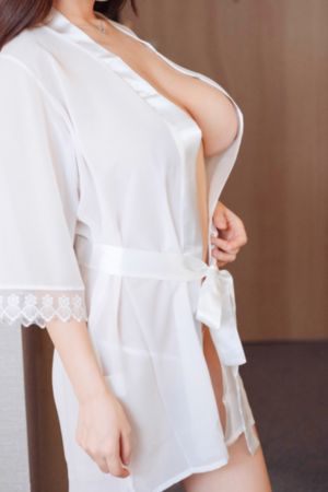 金梅瓶1