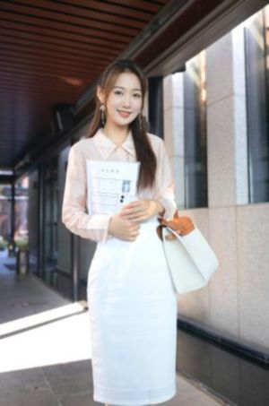 女大学生的沙龙室免费观看