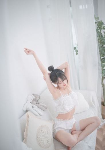 他揉捏她两乳不停呻吟微博
