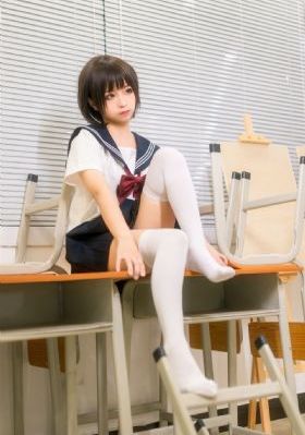 他揉捏她两乳不停呻吟小视频